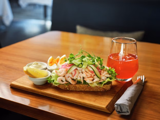 Bistro_MS_Polarlys_Hurtigruten_150678_1920_Photo_Kristian_Dale